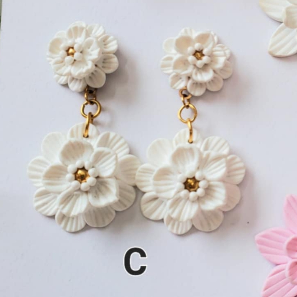 Elegant White Floral Earrings Clay Pendant